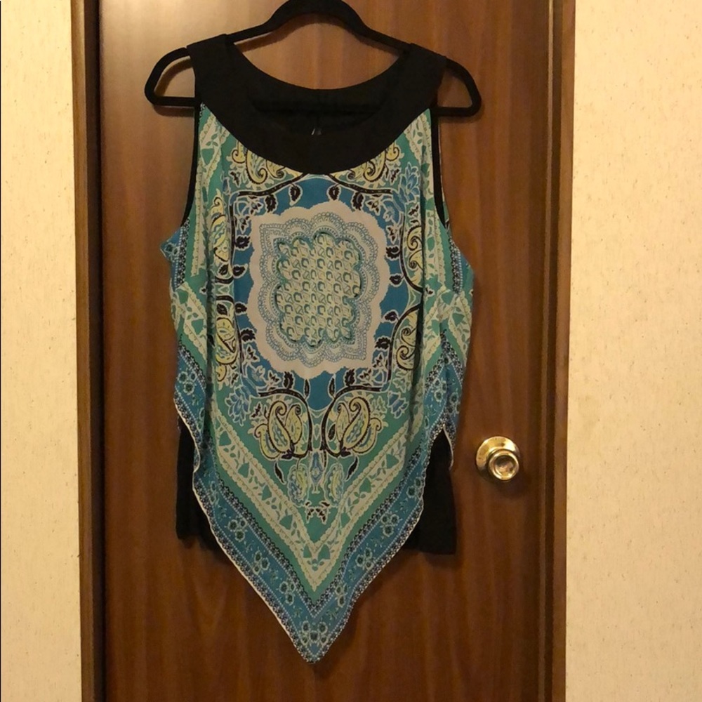 Sleeveless printed blouse